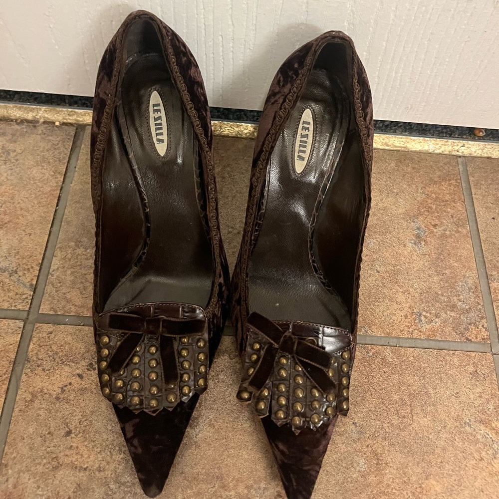 Le Silla Dark Brown Studded Suede Leather Heels Size 7 EU 37